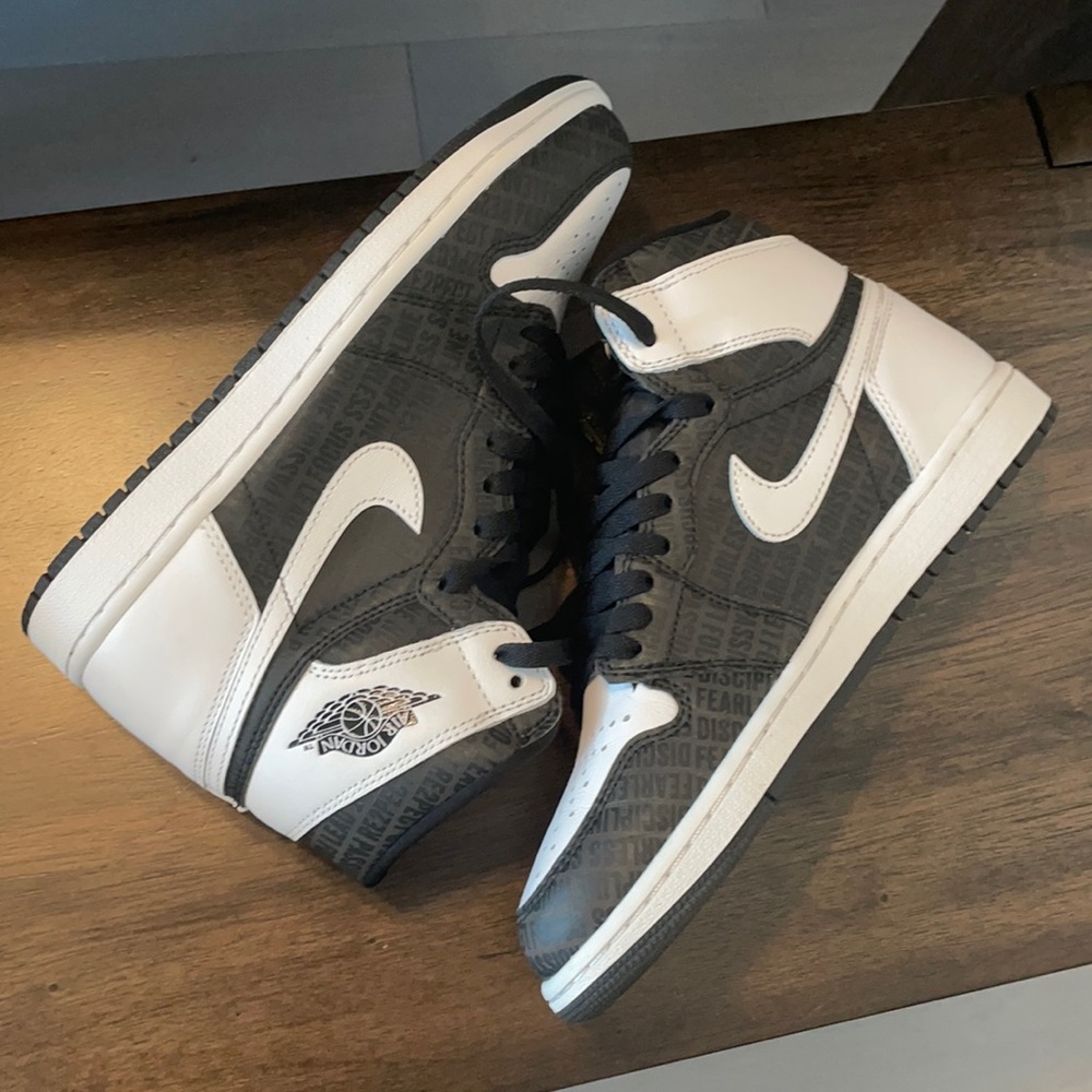 Preowned Nike Air Jordan 1 Retro High OG RES2PECT (Derek Jeter)